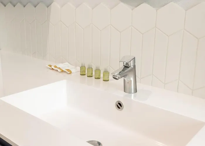 Bdc - Tender 2bdr At Navigli Area * Milan